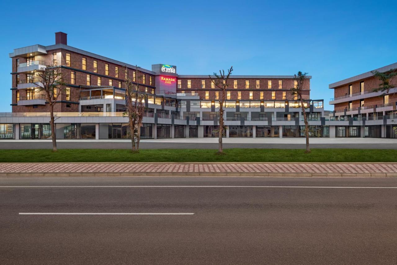 ホテル Ramada Plaza By Wyndham バトマン エクステリア 写真