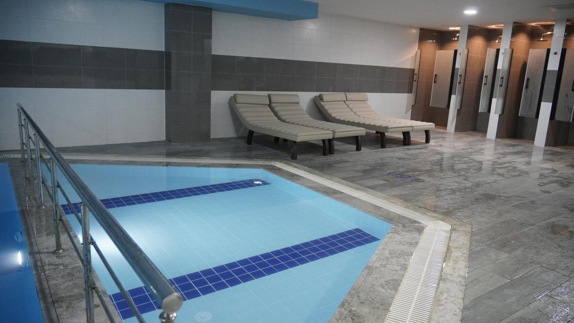 ホテル Ramada Plaza By Wyndham バトマン エクステリア 写真